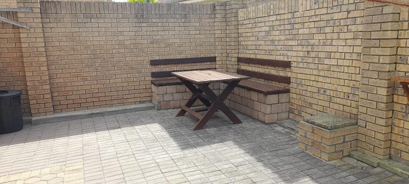 To Let 2 Bedroom Property for Rent in Heiderand Western Cape
